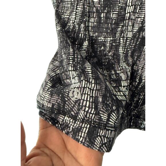 Lululemon Shirt Black White Long Sleeve Gym Workout Active Crewneck Size 4 - Picture 6 of 12